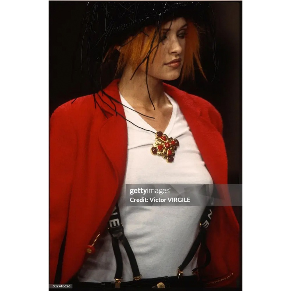 RARE Vintage CHANEL Runway Red Tweed Cropped Blazer  FR 36 US 4 - Picture 3 of 10